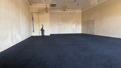 7000-7034 W Charleston Blvd, Las Vegas, NV à louer Photo intérieure- Image 2 de 2