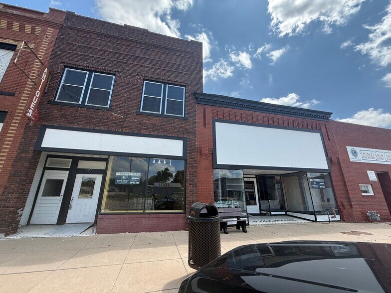 319 Main St, Towanda, KS à louer - Photo du bâtiment - Image 1 de 5