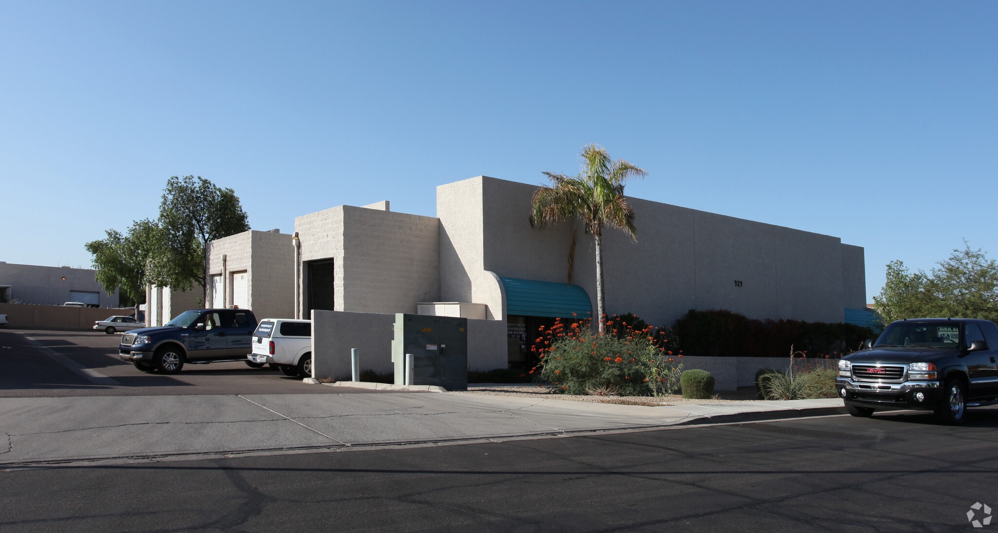 929 E Juanita Ave, Mesa, AZ for lease Primary Photo- Image 1 of 5