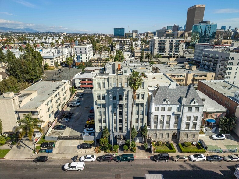 512 S Hobart Blvd, Los Angeles, CA à vendre - Photo du bâtiment - Image 2 de 44