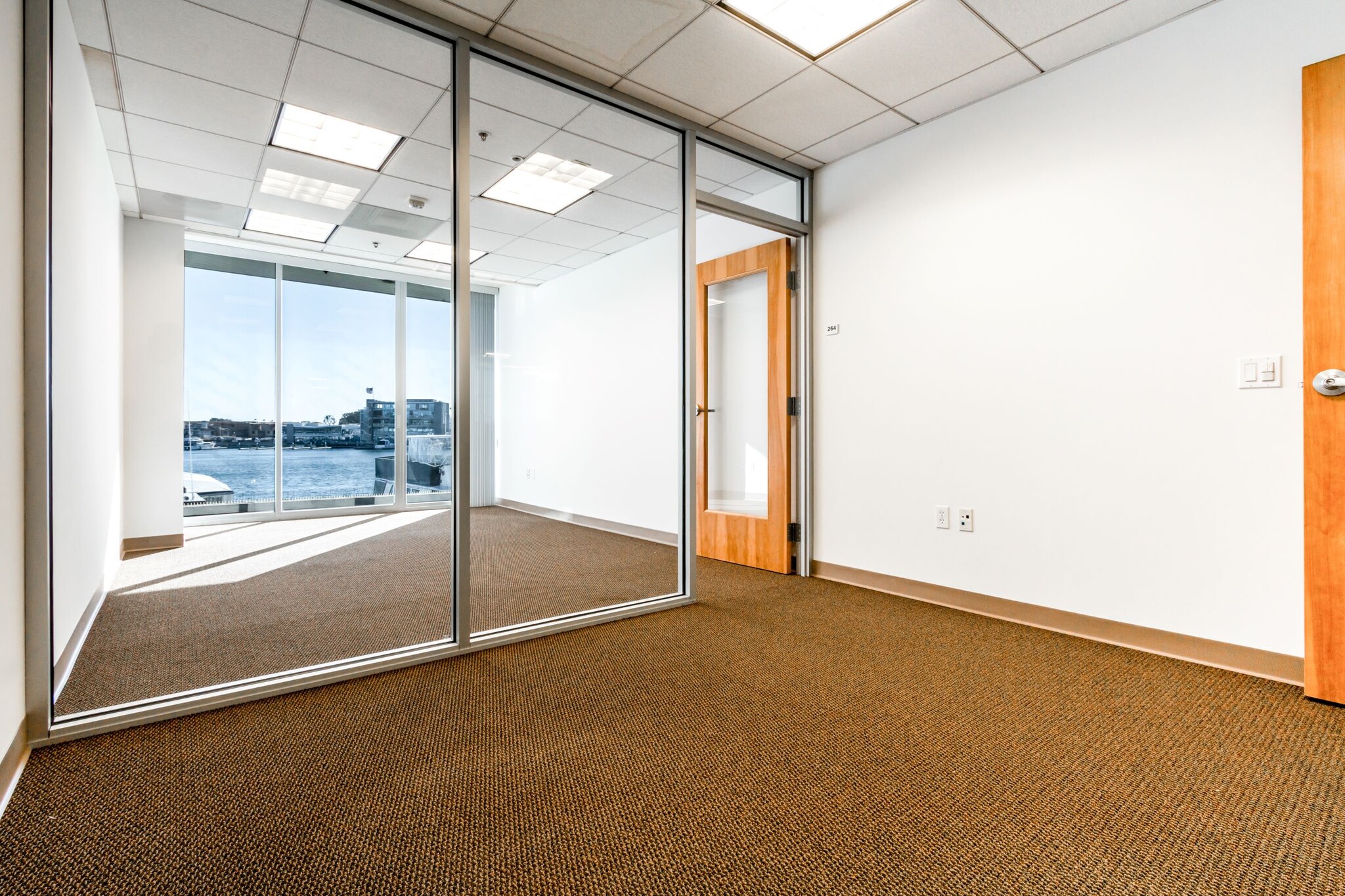 2901 W Coast Hwy, Newport Beach, CA à louer Photo intérieure- Image 1 de 2