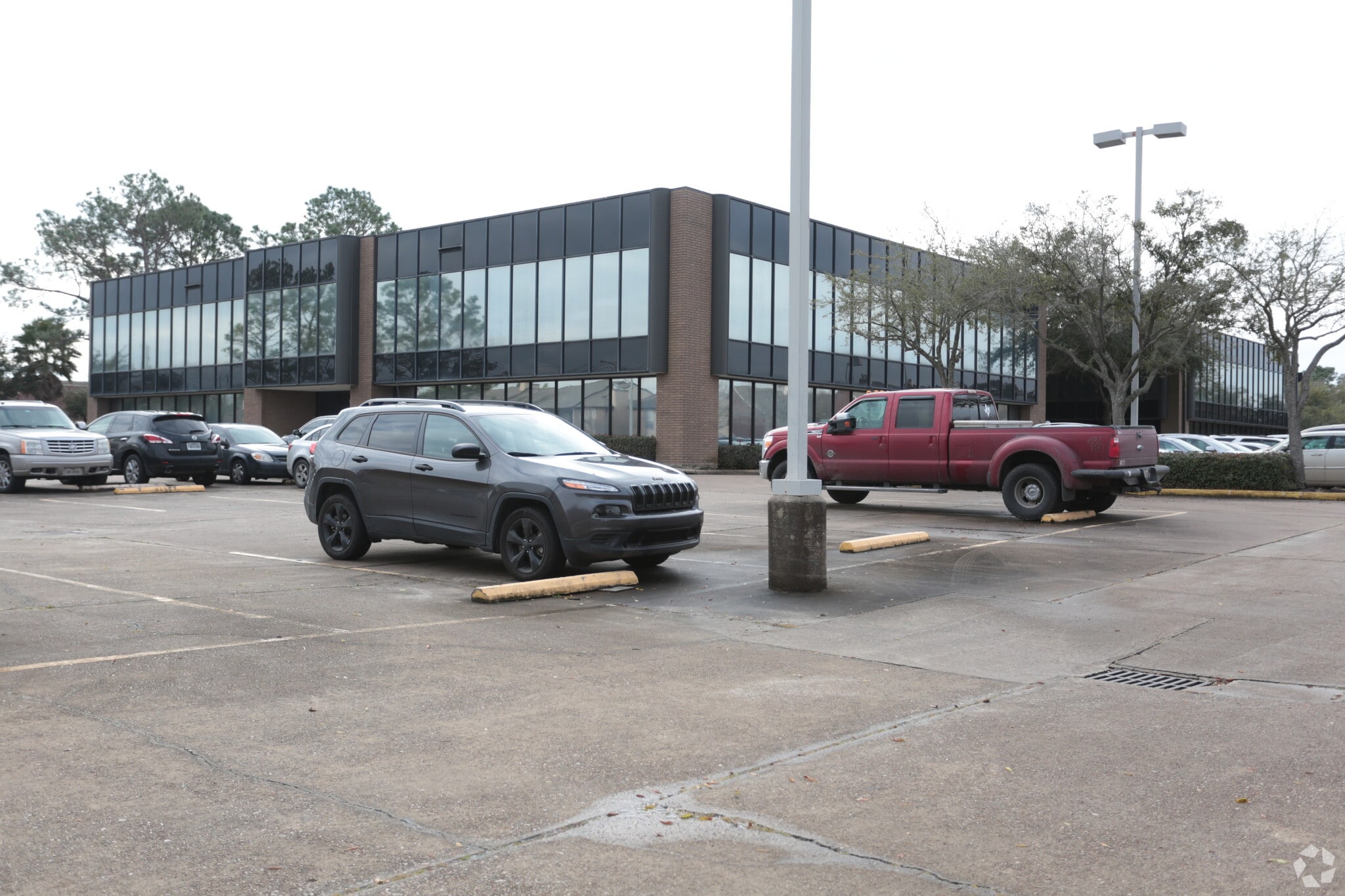 16850 Saturn Ln, Houston, TX for lease Primary Photo- Image 1 of 20