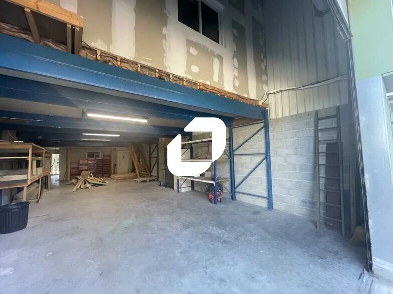 Bureau dans SAINT-JEAN-D'ILLAC à louer - Photo intérieure - Image 3 de 8