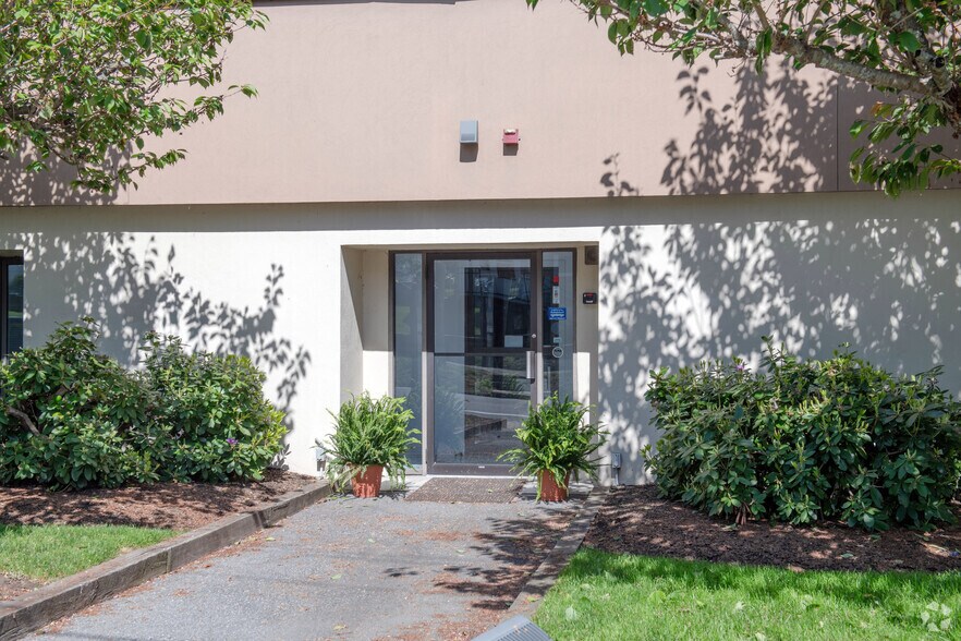 970 Hope St, Bristol, RI à louer - Photo du bâtiment - Image 2 de 6