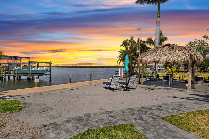 12230 Shoreview Dr Cape, Cape Coral, FL à vendre - Photo du bâtiment - Image 2 de 90