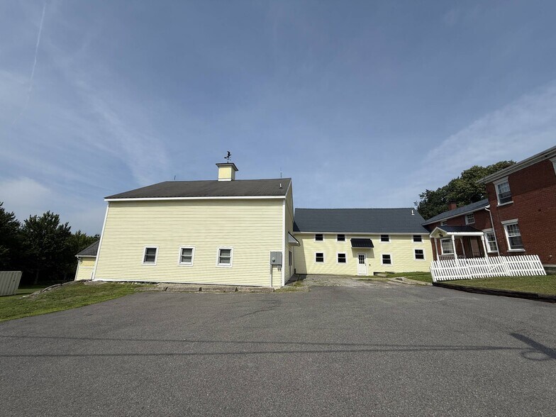 1887 Hallowell rd, Litchfield, ME à vendre - Photo du bâtiment - Image 2 de 13