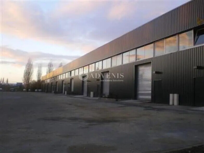 Industriel dans Coignières à louer - Photo du bâtiment - Image 3 de 5