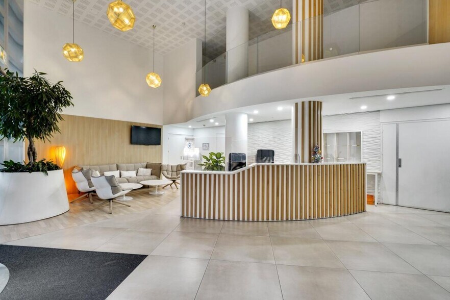 2 Place Des Vosges, Courbevoie à louer - Photo du bâtiment - Image 3 de 19