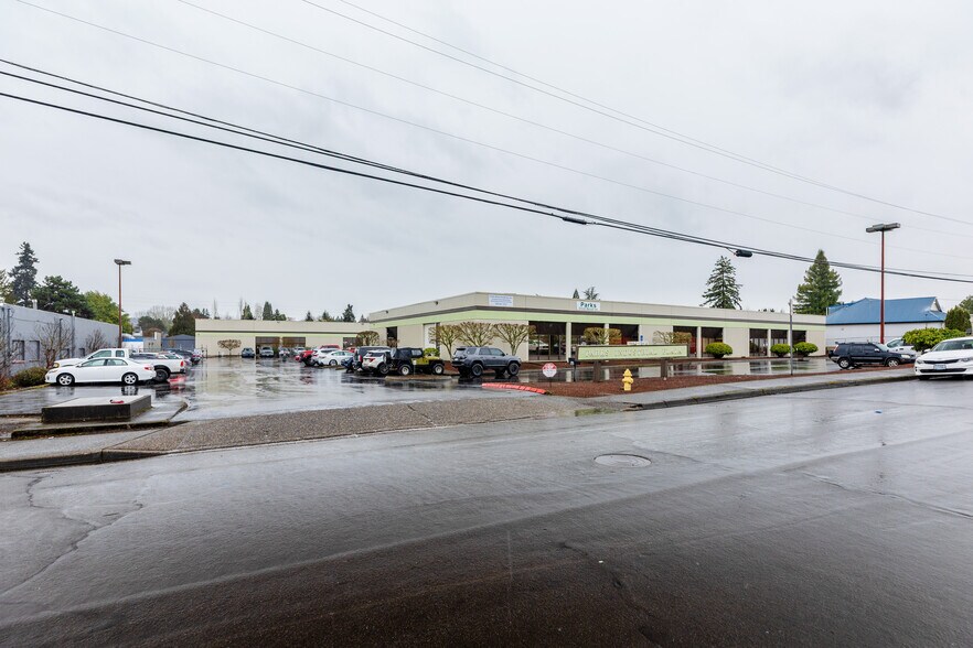 Parks Industrial Plaza portefeuille de 2 propriétés à vendre sur LoopNet.ca - Photo du bâtiment - Image 2 de 15