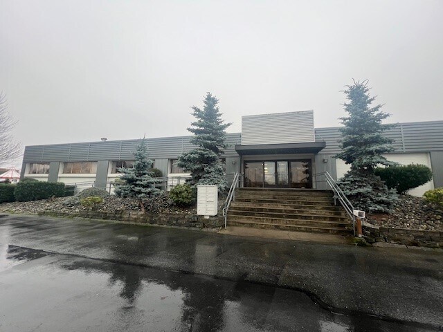 2021 E College Way, Mount Vernon, WA à louer - Photo du bâtiment - Image 2 de 3