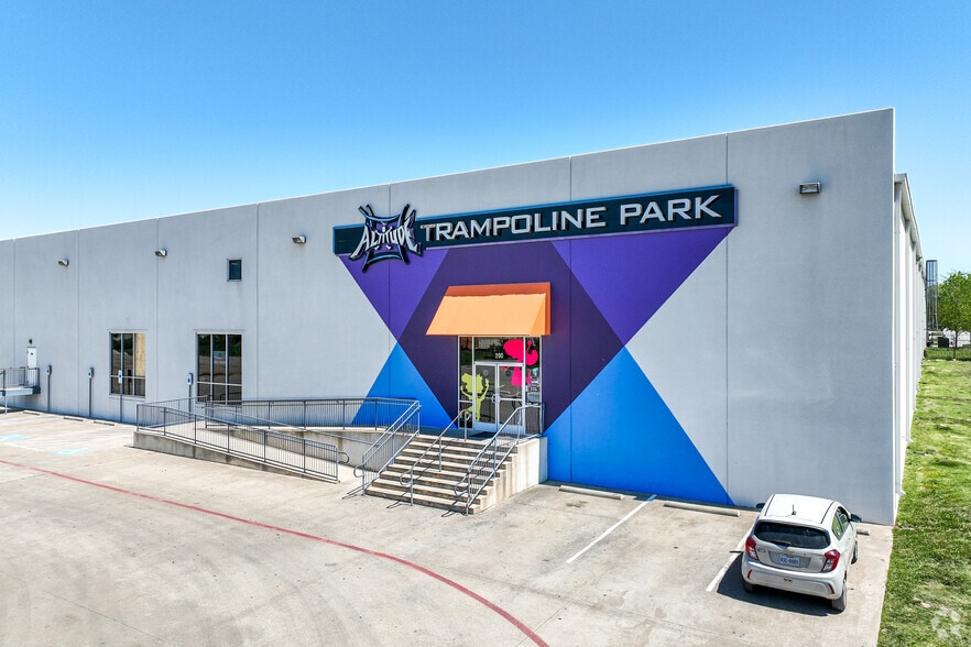 5650 Kroger Dr, Keller, TX for lease - Building Photo - Image 1 of 12