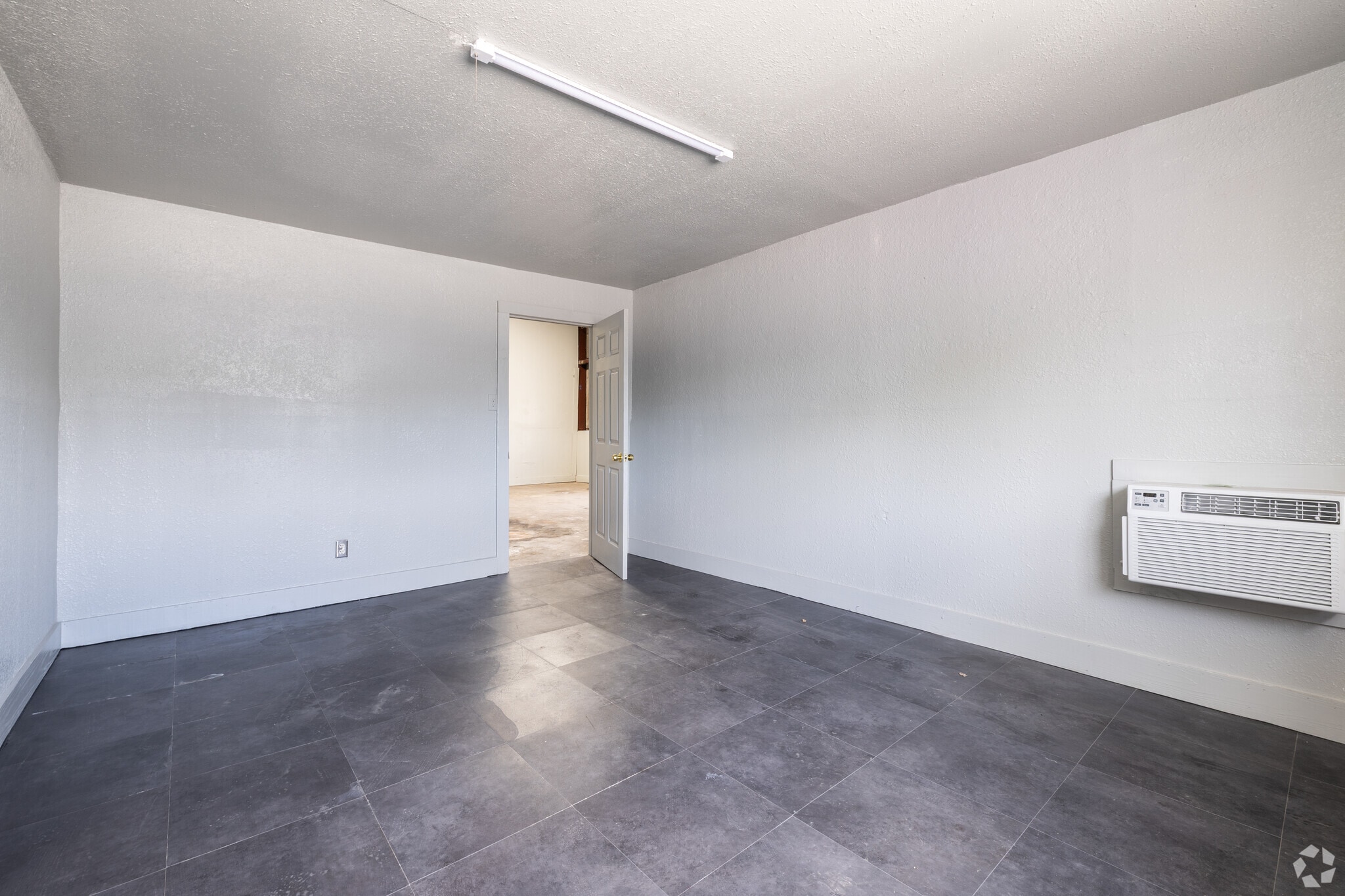 7676 N I-45, Houston, TX for lease Interior Photo- Image 1 of 4