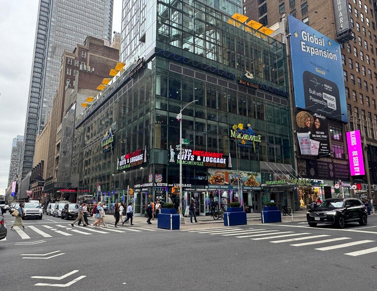 207 W 40th St, New York, NY for lease - Building Photo - Image 2 of 4