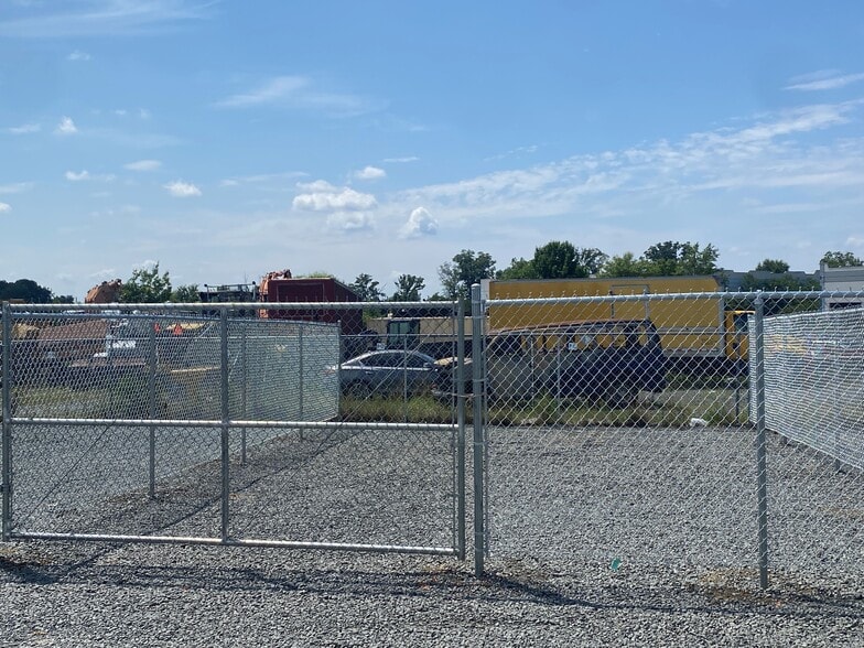 9150 Mike Garcia Dr, Manassas, VA for lease - Building Photo - Image 1 of 4