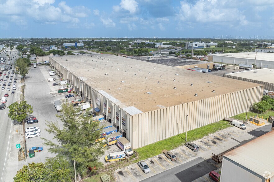 3200 NW 119th St, Miami, FL à louer - Photo du bâtiment - Image 2 de 5