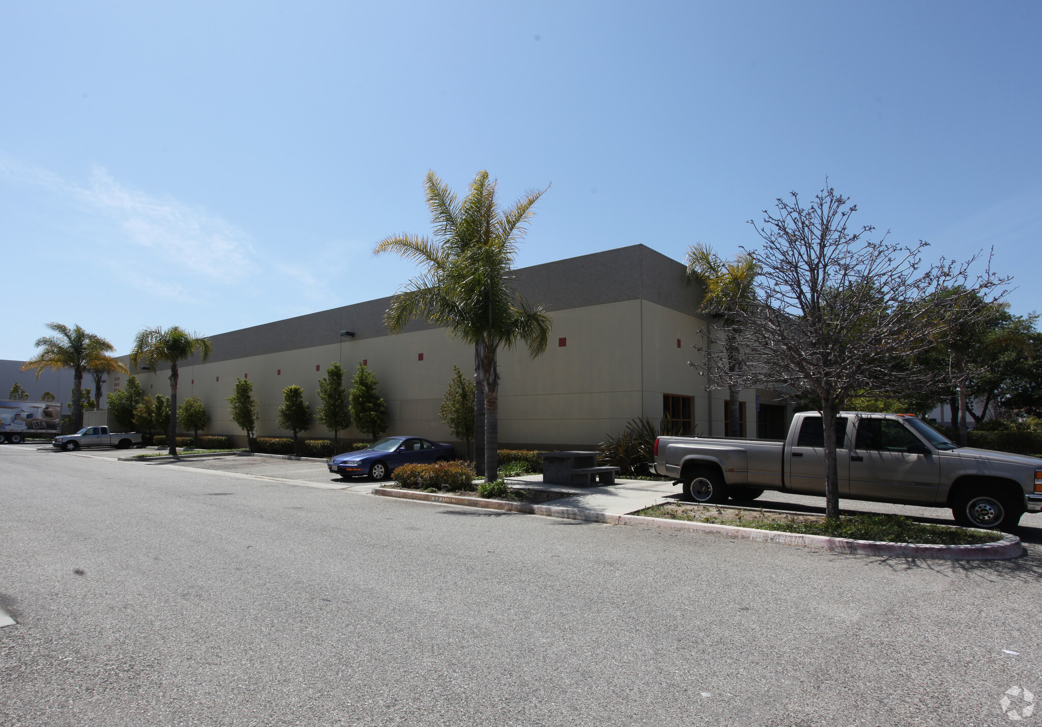 2370 Santiago Ct, Oxnard, CA for lease Primary Photo- Image 1 of 4