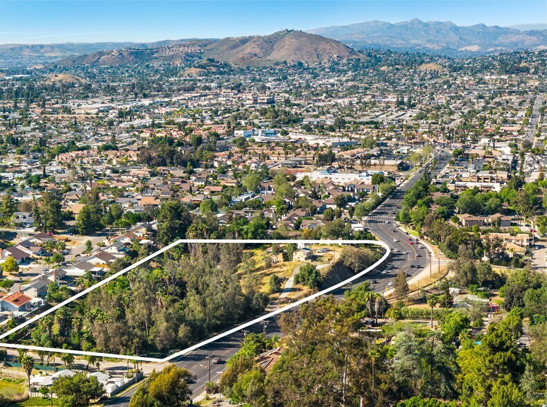 1080 Jamacha Rd, El Cajon, CA à vendre - Photo du bâtiment - Image 2 de 8