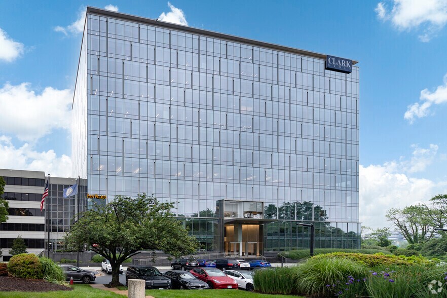 7900 Westpark Dr, McLean, VA à louer - Photo du bâtiment - Image 1 de 12