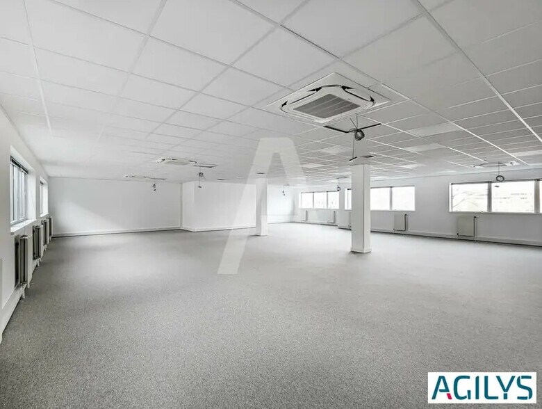 Office in Massy for lease - Interior Photo - Image 2 of 11