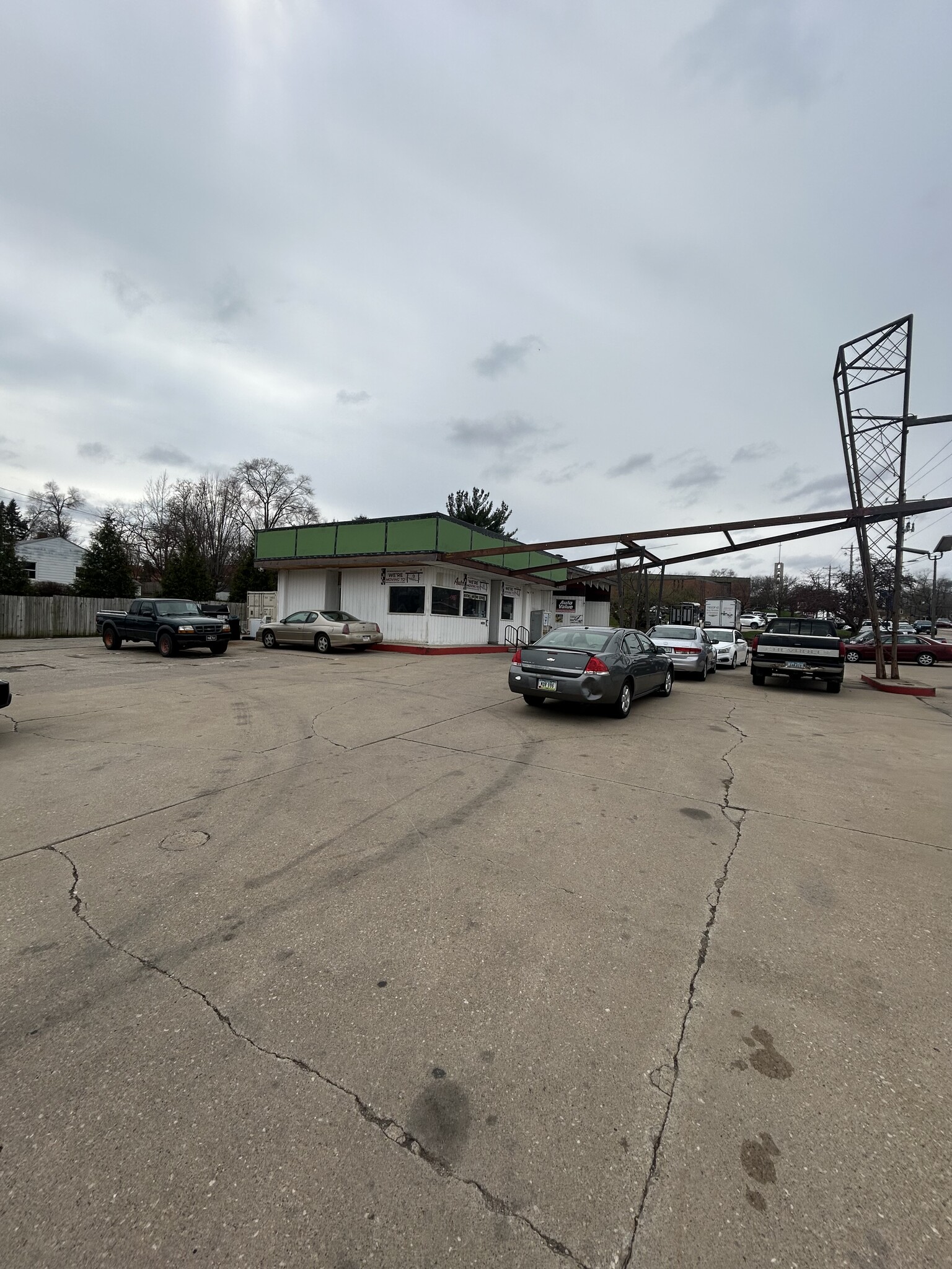 6400 Douglas Ave, Urbandale, IA à louer Photo du bâtiment- Image 1 de 7