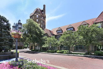 1-5 Station Sq, Forest Hills, NY for lease Building Photo- Image 2 of 6