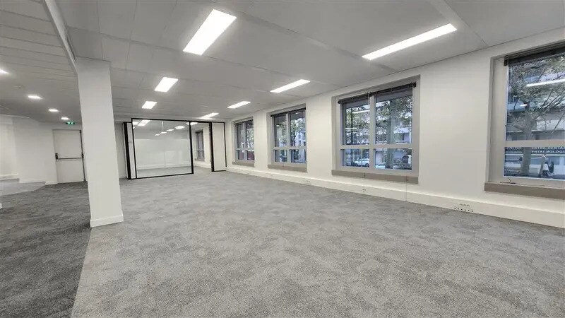 Office in Boulogne-Billancourt for lease - Interior Photo - Image 3 of 7