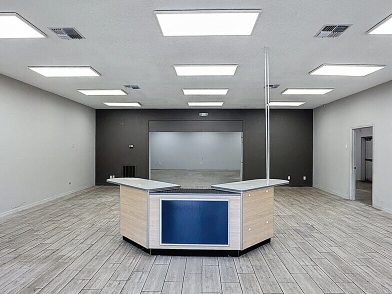 2418 Highway 44 W, Inverness, FL à louer - Photo du bâtiment - Image 2 de 38