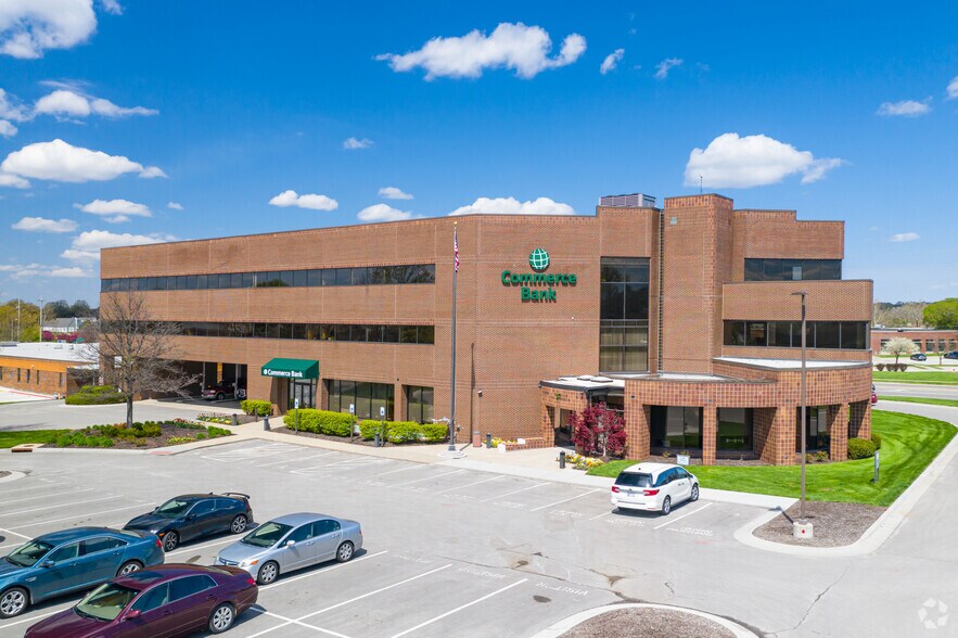 8700 Monrovia, Lenexa, KS à louer - Photo principale - Image 1 de 3