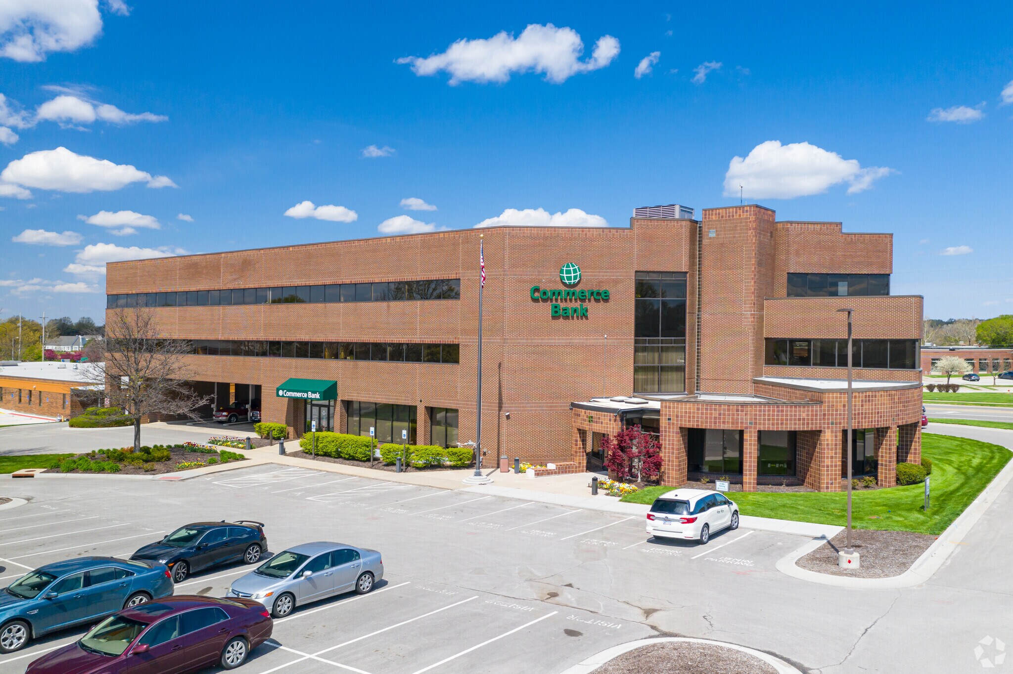 8700 Monrovia, Lenexa, KS à louer Photo principale- Image 1 de 4