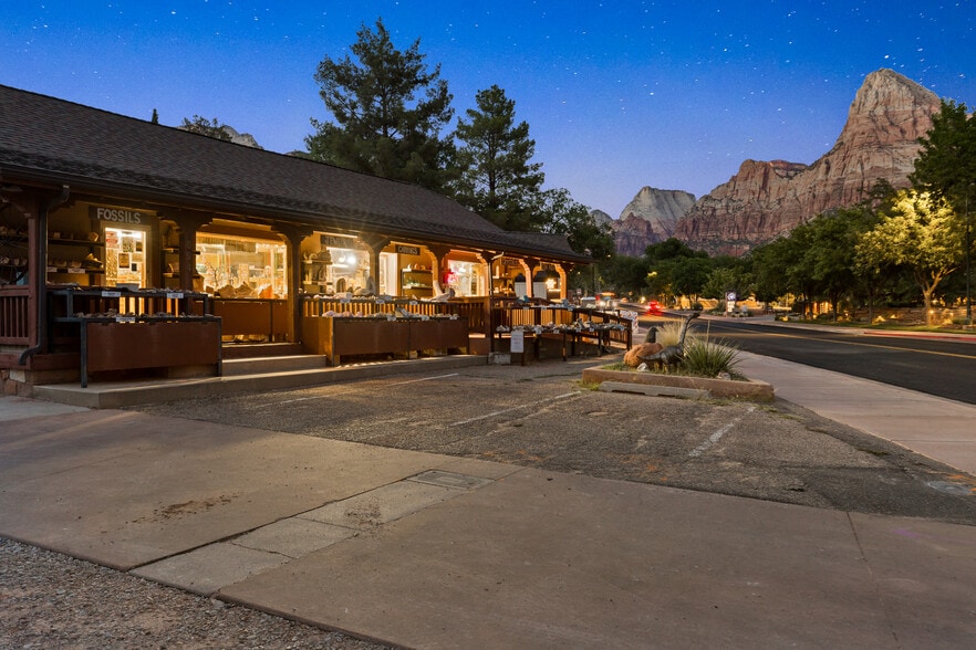 694 Zion Park Blvd, Springdale, UT for sale - Building Photo - Image 3 of 58