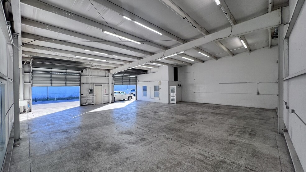 1705 Cattlemen Rd, Sarasota, FL for lease - Interior Photo - Image 3 of 13