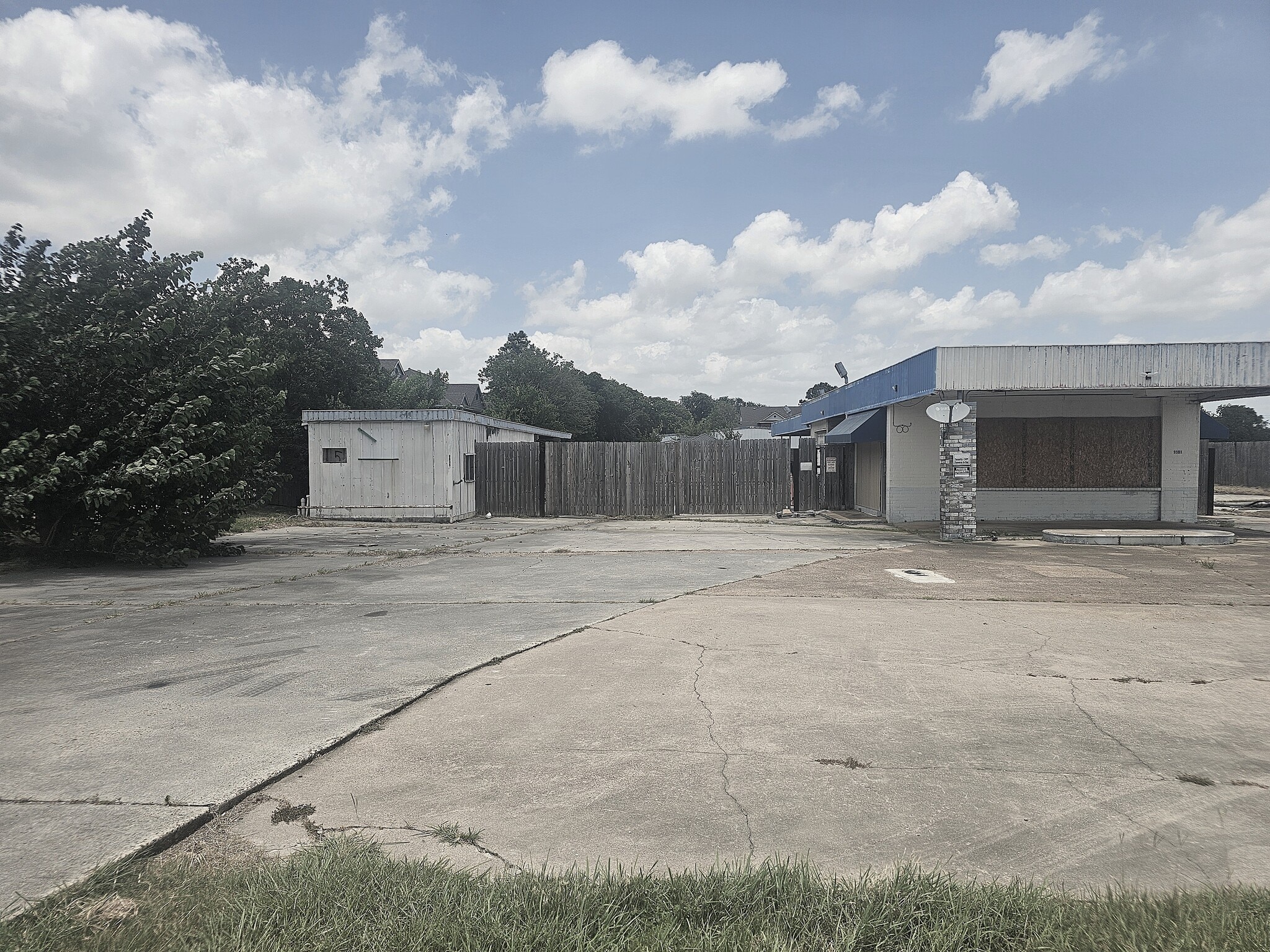 9901 W Fairmont Pky, La Porte, TX for sale Building Photo- Image 1 of 10