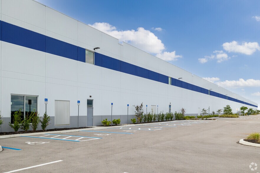 9450 Piper Rd, Punta Gorda, FL à louer - Photo du bâtiment - Image 2 de 6