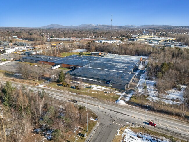 More details for 135 Rue Dean, Cowansville, QC - Industrial for Lease