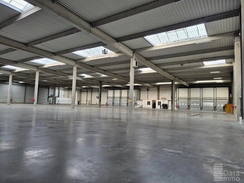 Industriel dans Bussy-Saint-Georges à louer - Photo du bâtiment - Image 2 de 7