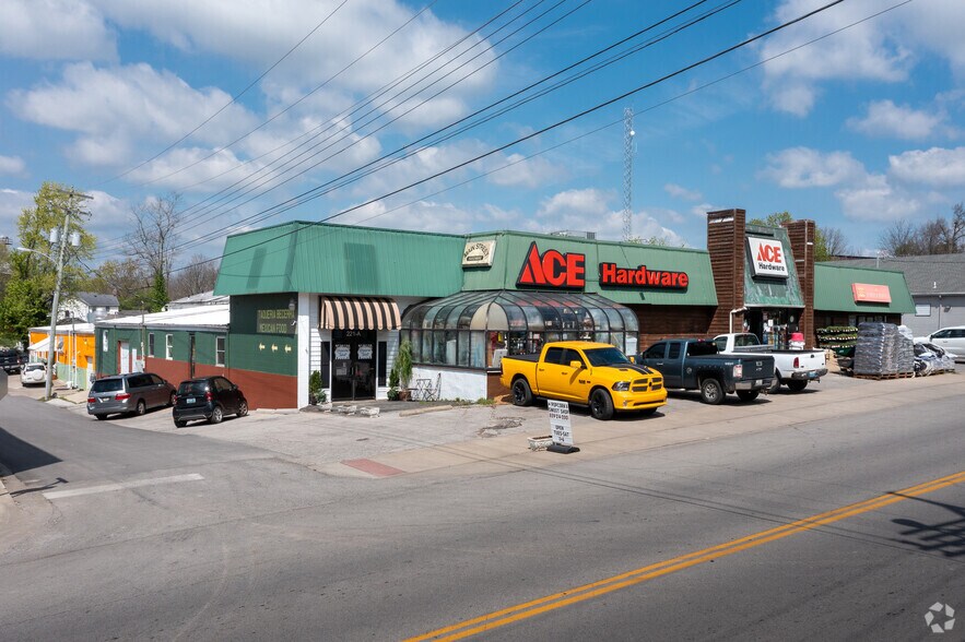 221 N Main St, Versailles, KY à louer - Photo du bâtiment - Image 3 de 5