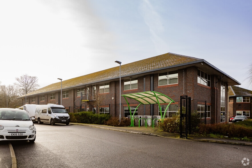 Forsyth Rd, Woking for lease - Building Photo - Image 2 of 2