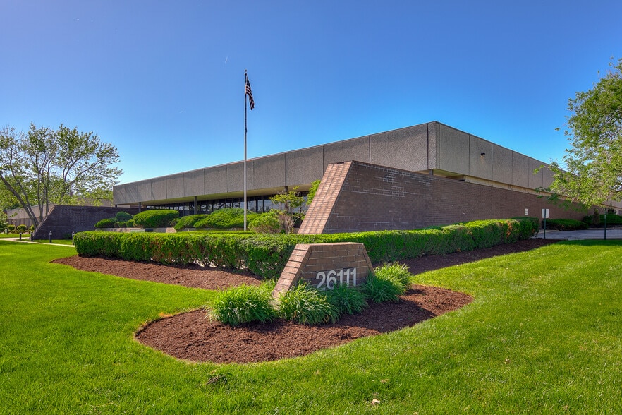 26111 Miles Rd, Bedford Heights, OH for lease - Primary Photo - Image 1 of 4