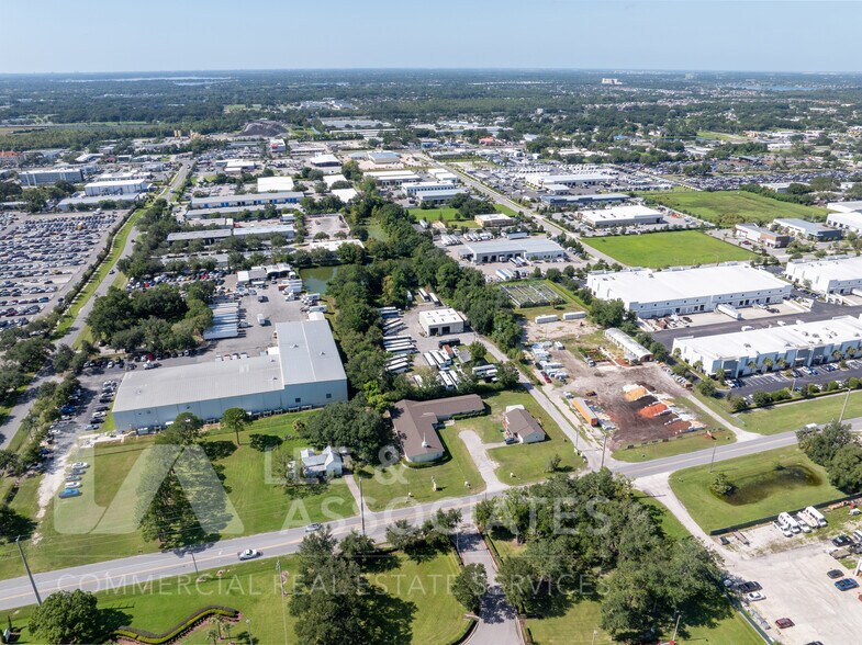 1216 E Story Rd, Winter Garden, FL à vendre - Photo du bâtiment - Image 2 de 24