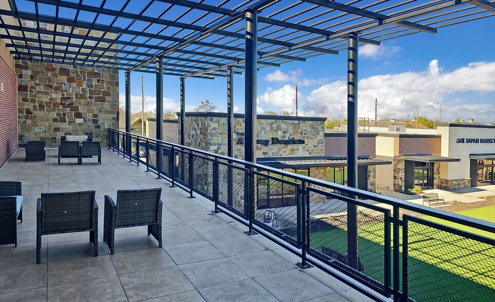 18722 University Blvd, Sugar Land, TX à louer - Photo du bâtiment - Image 2 de 20