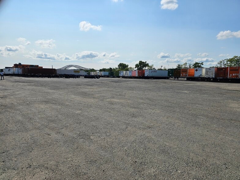 921 Delancy St, Newark, NJ for lease - Building Photo - Image 2 of 15