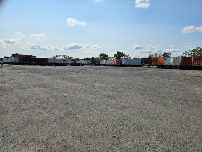 921 Delancy St, Newark, NJ à louer - Photo du bâtiment - Image 2 de 15