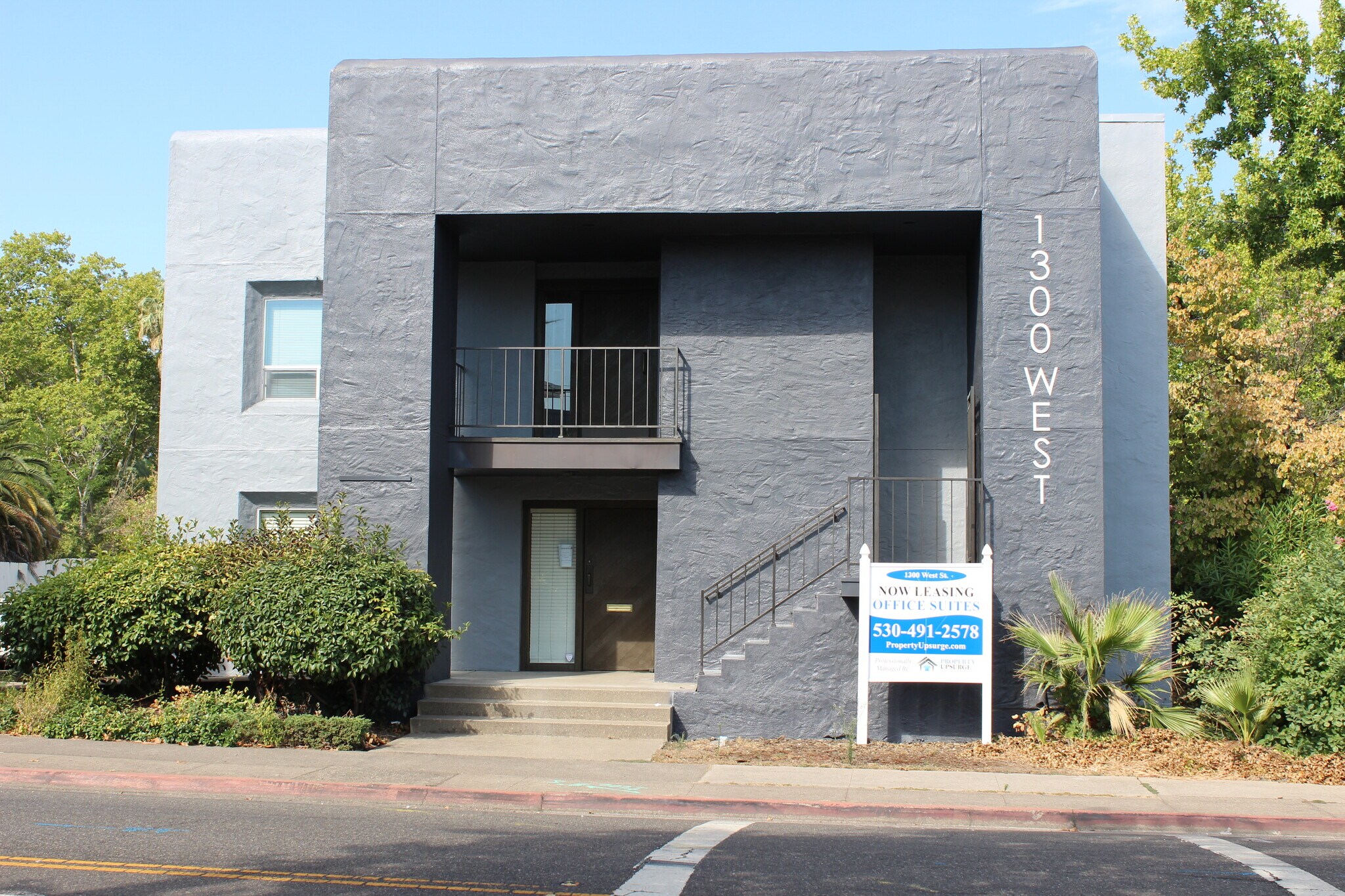 1300 West St, Redding, CA à louer Photo du bâtiment- Image 1 de 29