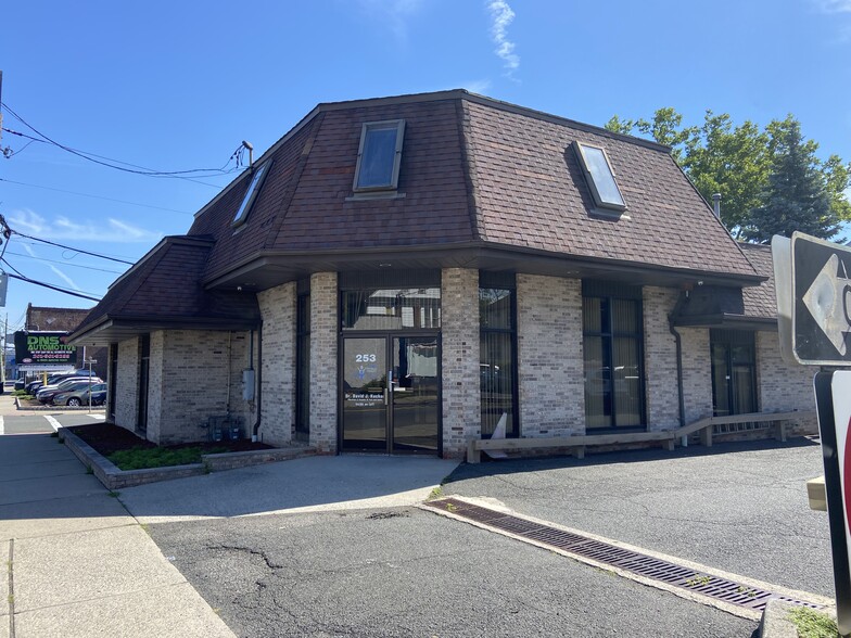 253 S Washington Ave, Bergenfield, NJ à louer - Photo du bâtiment - Image 2 de 3