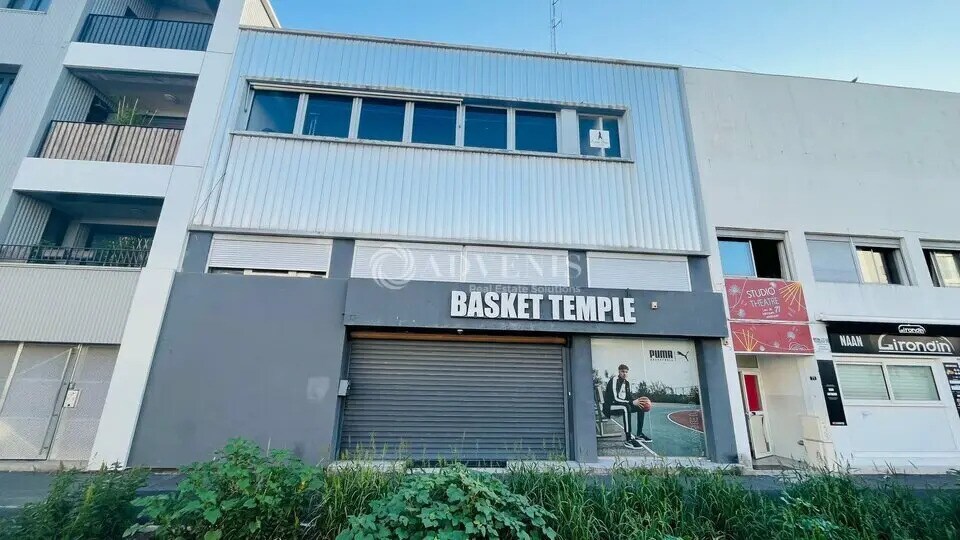 Retail in Bordeaux for lease Building Photo- Image 1 of 13