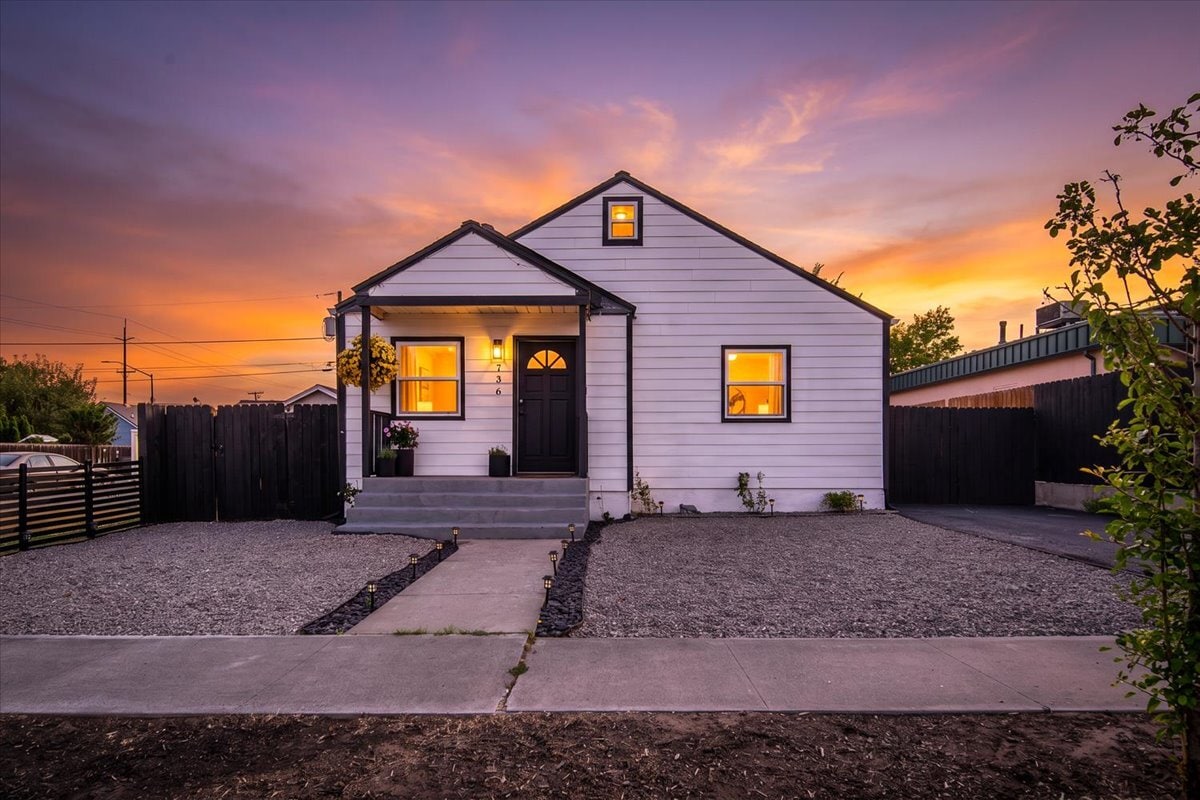 736 SW 10th St, Redmond, OR for sale Primary Photo- Image 1 of 34