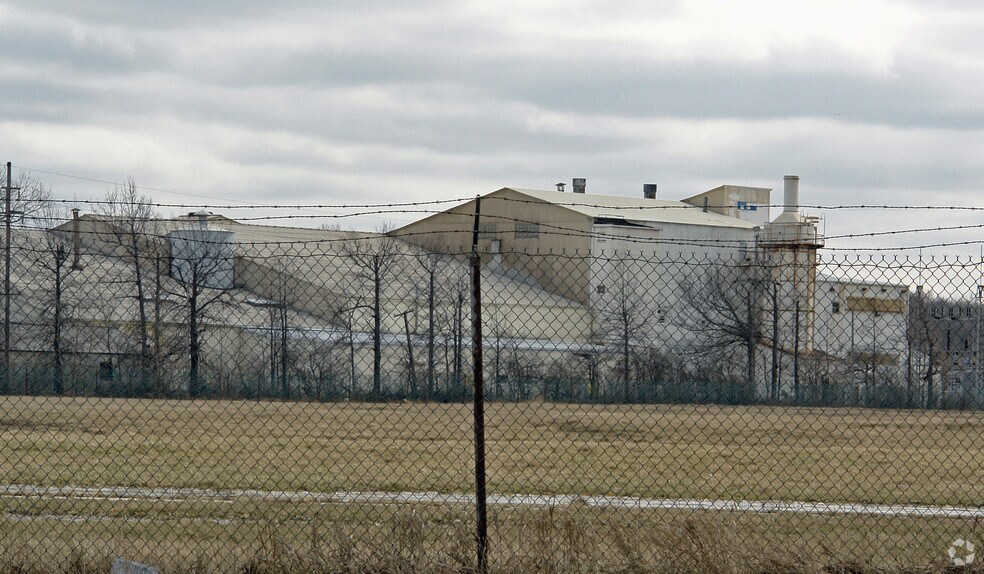1901 Henderson Dr, Lorain, OH à louer - Photo du bâtiment - Image 2 de 13