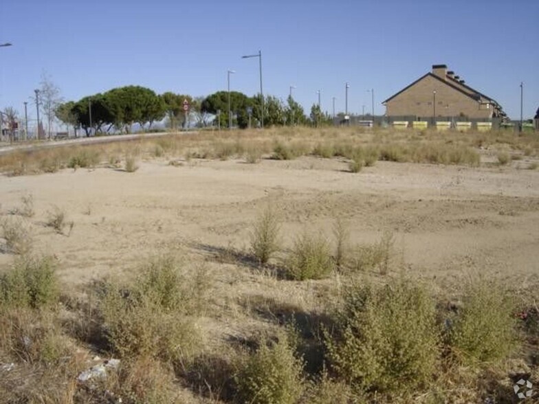 Terrain dans Boadilla Del Monte, MAD à louer - Photo principale - Image 1 de 4