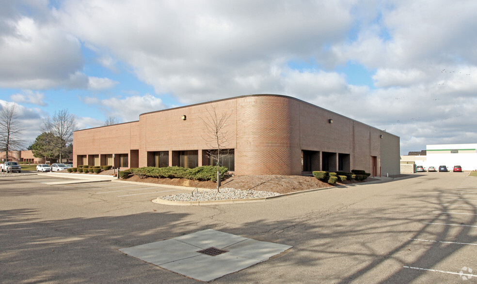 41150 Technology Park Dr, Sterling Heights, MI à louer - Photo du b timent - Image 3 de 3