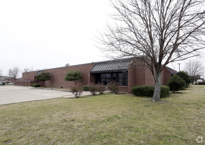 2424 W Pleasant Run Rd, Lancaster, TX à vendre - Photo principale - Image 1 de 1